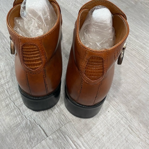 Ariat Women Ariat womens booties sz 6